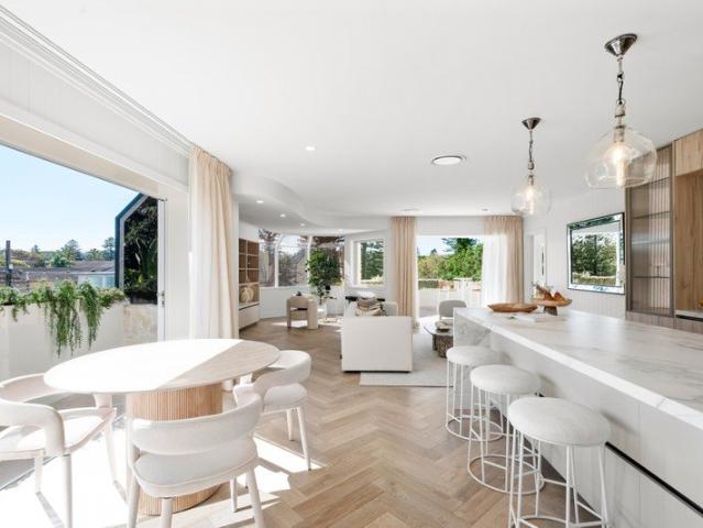 Top Floor Coastal Sophistication 75m To The Ocean
