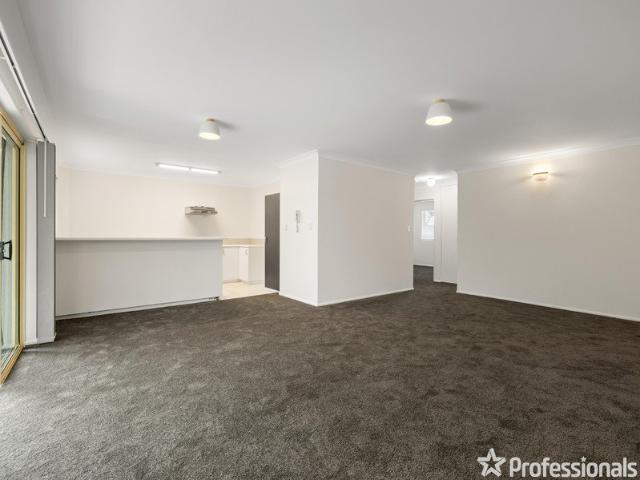 Top Floor Comfort in a Convenient, Leafy Setting