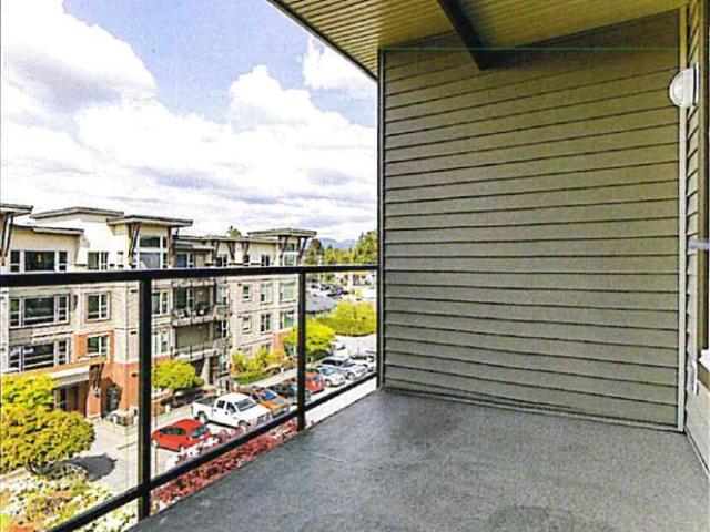 Top Floor Condo with Vaulted Ceilings