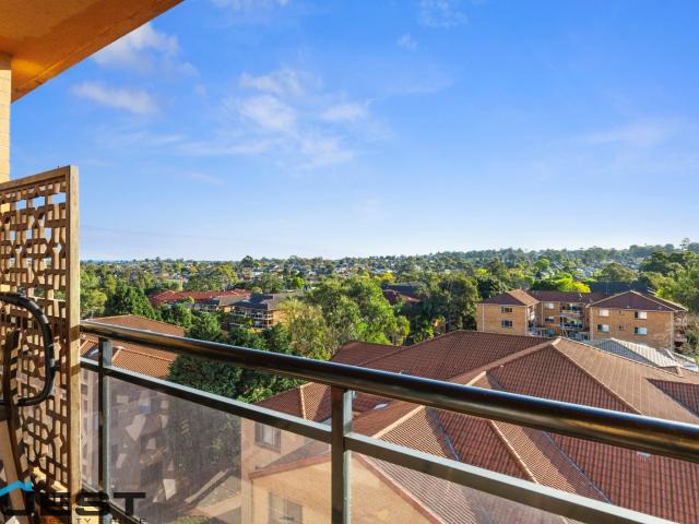 Top floor corner position with iconic views