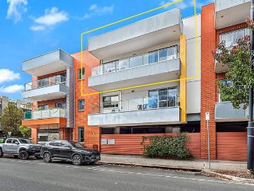 Top Floor & Carefree Living in Mawson's Central