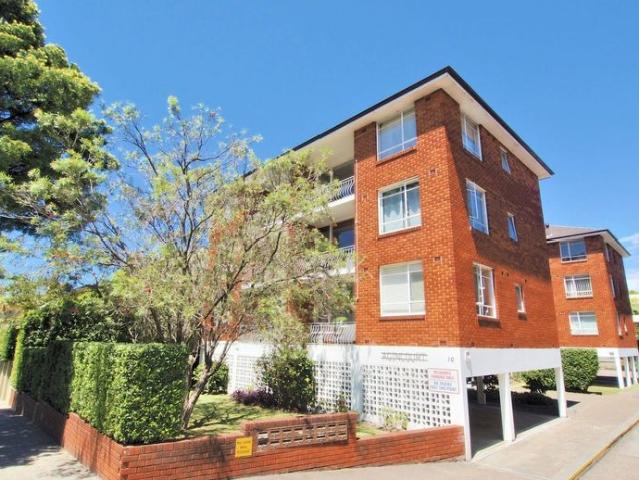 Top Floor, Central Location