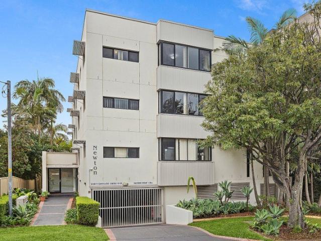 Top Floor City Fringe Apartment