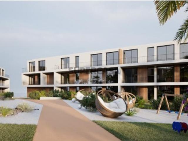 Top floor apartamento com varanda, piscina e garagem em Tavira