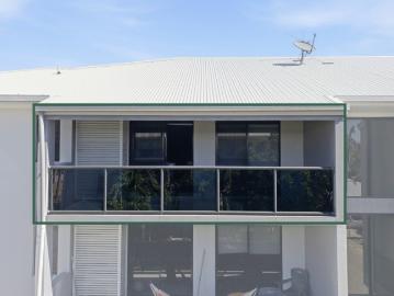 TOP FLOOR APARTMENT MINUTES FROM UNIVERSITY AND HOSPITAL