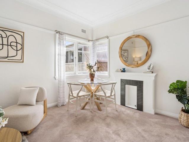 Top floor apartment at rear of boutique Art Deco block