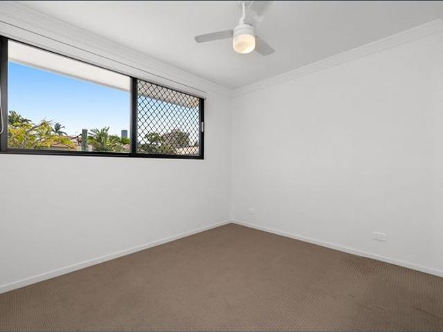 Top floor Apartment in New Farm, Moments from Lifestyle Icons!