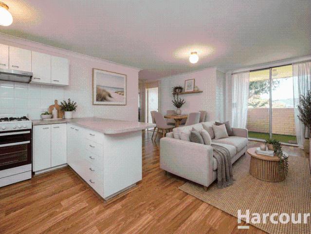 TOP FLOOR APARTMENT IN A FANTASTIC CHURCHLANDS LOCATION