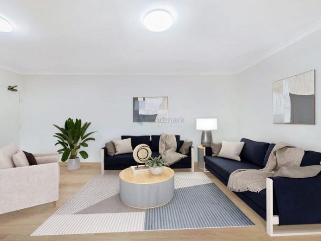 Top floor apartment in a premier locale