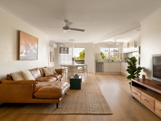 Top Floor Apartment in Boutique Complex