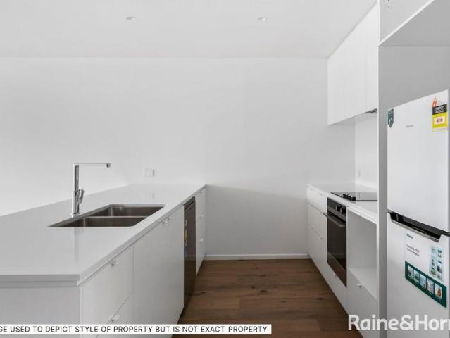 Top Floor Apartment In Central Kingston!