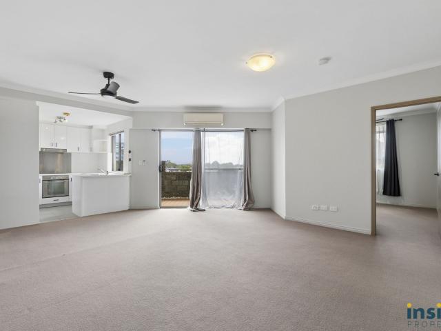 Top Floor Apartment in Central Location
