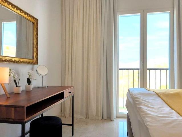 Top Floor Apartment in El Paraiso