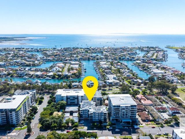 Top Floor Apartment in Prime Location!