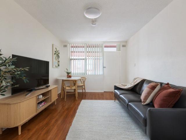 Top floor apartment in sought after Summer Hill