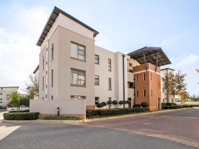 TOP FLOOR APARTMENT IN THE BOUNDARY LONEHILL AREAS