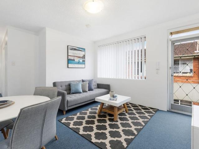 Top floor apartment in the heart of Hurstville