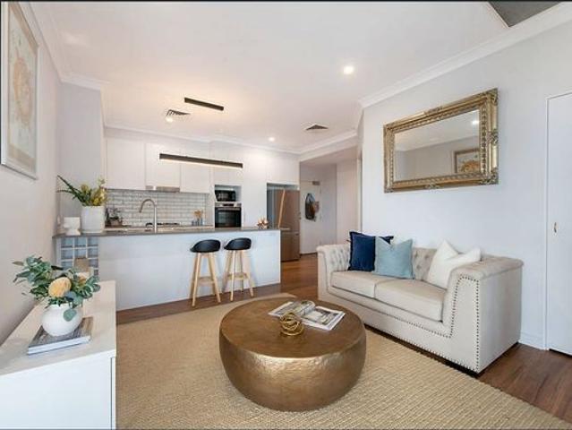 Top Floor Apartment in the Heart of New Farm