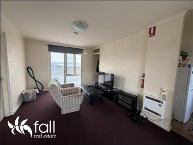Top Floor Apartment in the Heart of Sandy Bay
