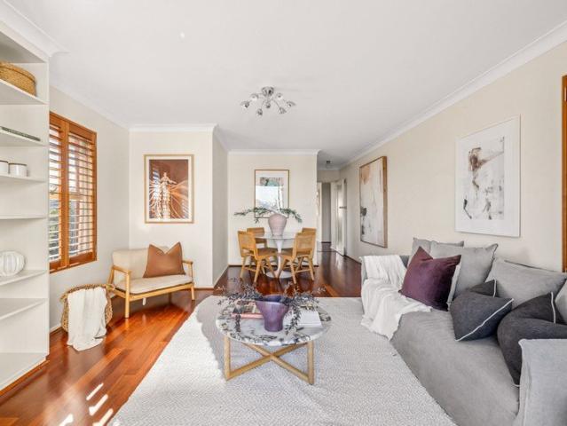 Top floor apartment / leafy district views / north facing aspect