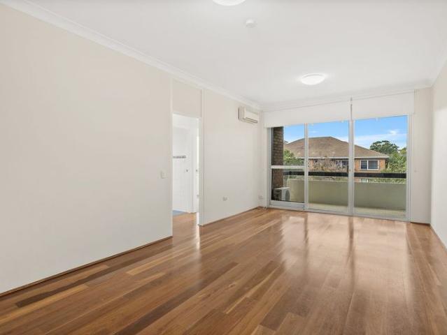 Top Floor Apartment Steps To The Beach