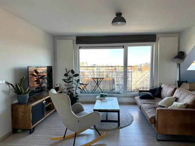 Top Floor Apartment with 2 Terraces, Parking & Cellar: Jette