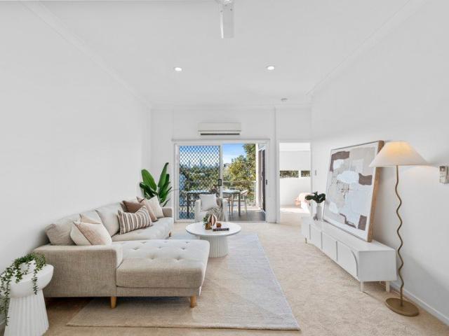 Top Floor Apartment with City Views