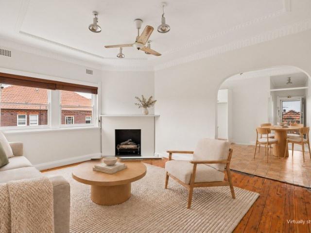 Top floor apartment with city views in boutique block of 6