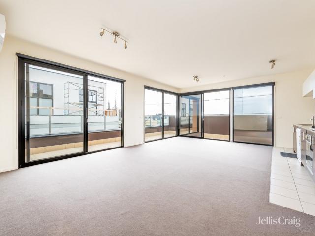 Top Floor Apartment with Amazing Balcony Views