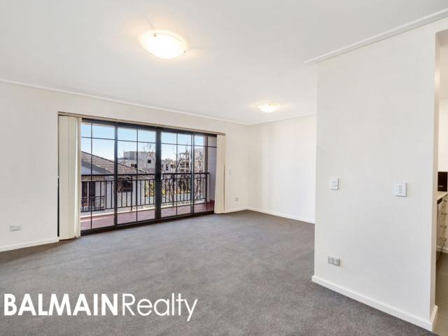 Top Floor Apartment with Air Conditioning & Secure Car Space in 'Balmain Shores'