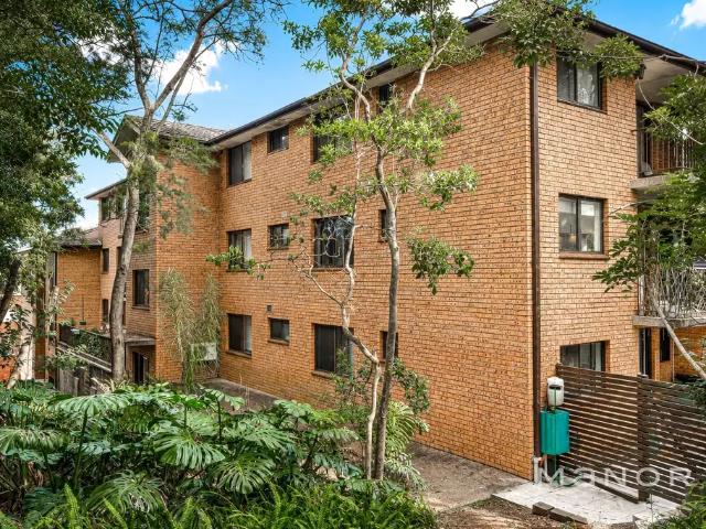 Top Floor Apartment with Double Garage in a Prime Location!