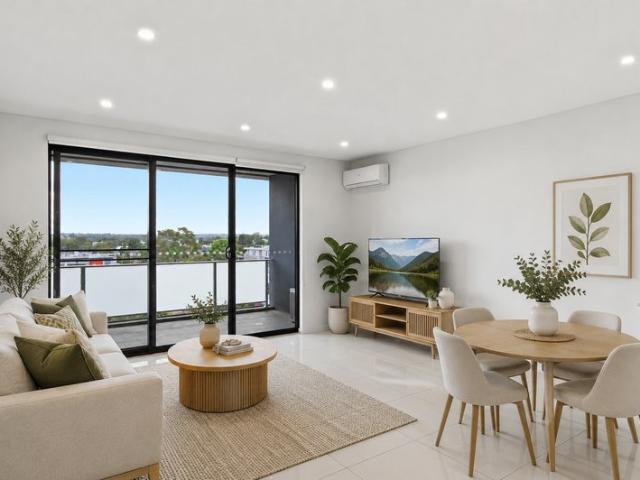 Top Floor Apartment With Dual Balconies & Skyline Views!