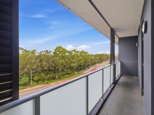 Top Floor Apartment with Dual Balconies & Skyline Views