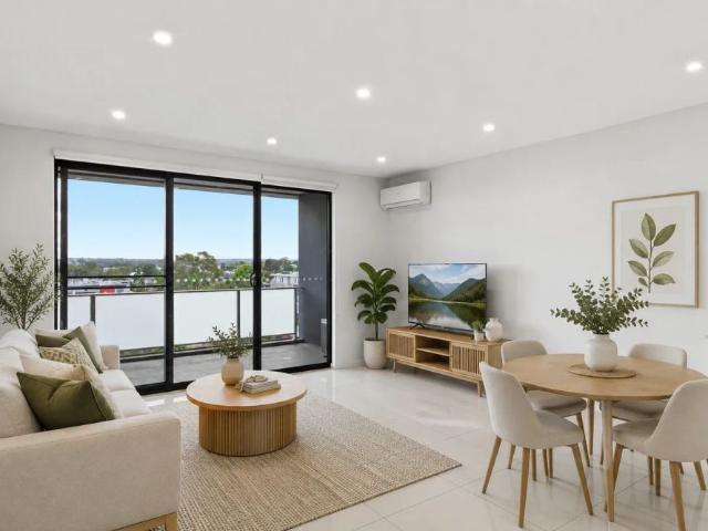 Top Floor Apartment with Dual Balconies & Skyline Views