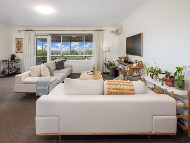 Top floor apartment with expansive views