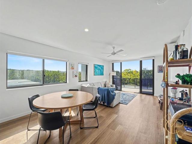 Top Floor Apartment with location & views