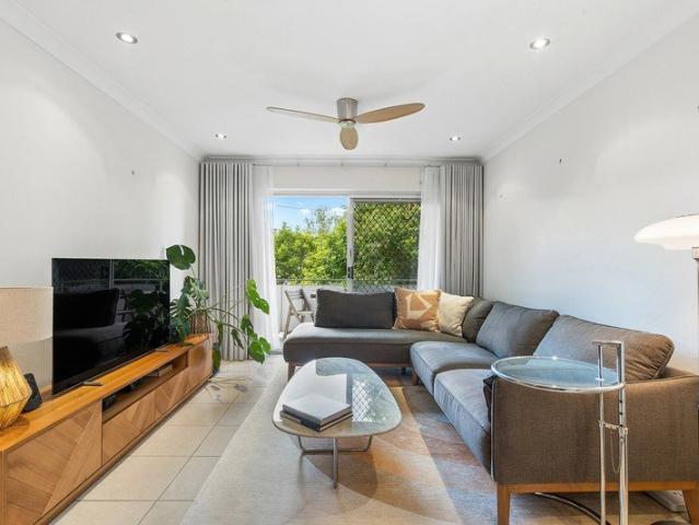 Top Floor Apartment with Modern Finishes and Lifestyle Appeal