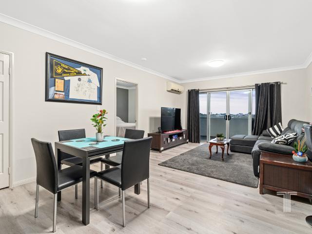 Top Floor Apartment with Stunning Mountain Range Views