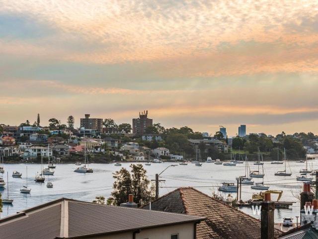 Top Floor Apartment with Panoramic Bay Views