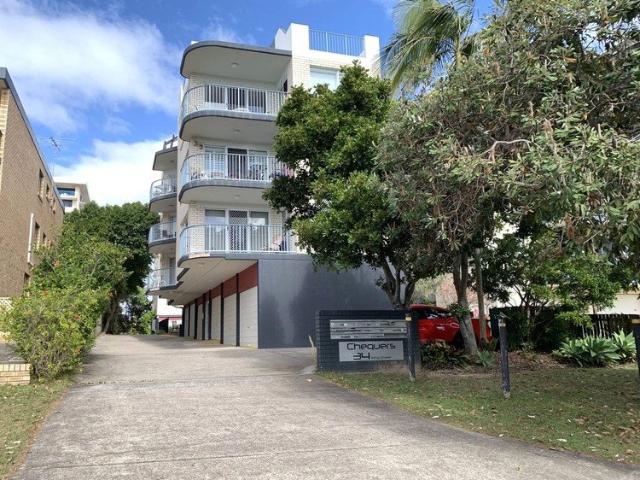 Top Floor Apartment with Private Rooftop Terrace!