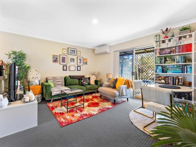 Top floor apartment with views of Manning Park