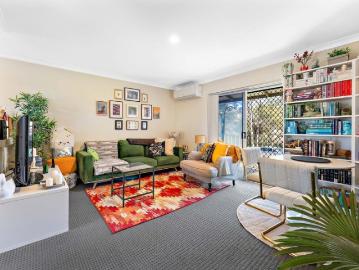 Top floor apartment with views of Manning Park