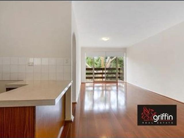 TOP FLOOR APARTMENT $430PW AVAILABLE SAT OCT 3RD VIEW SAT & SUN 12:00 12:30