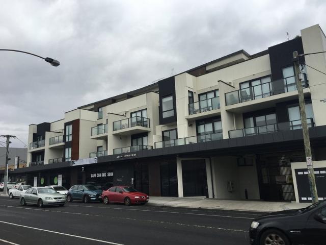 Beautiful, Modern, Open Plan One Bedroom Apartment on Top Floor in Brunswick West. The Moreland