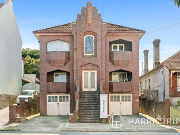Top Floor Art Deco Retreat in the Heart of Canterbury