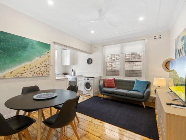 Top floor Art Deco retreat in a prized Darlinghurst pocket
