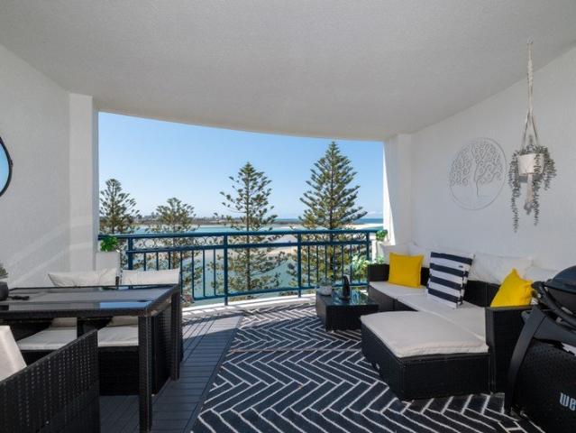Top Floor Beachfront Bliss Golden Beach