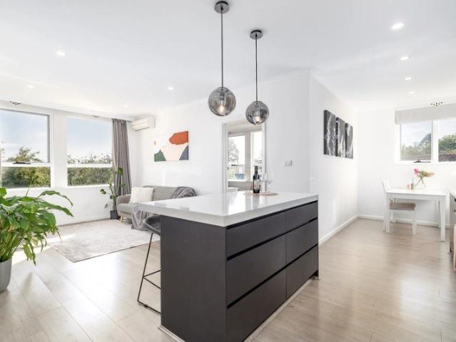 Top Floor, Beautifully Renovated & Bathed in Natural Light