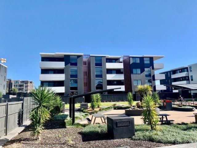 TOP FLOOR BRAND NEW APARTMENT