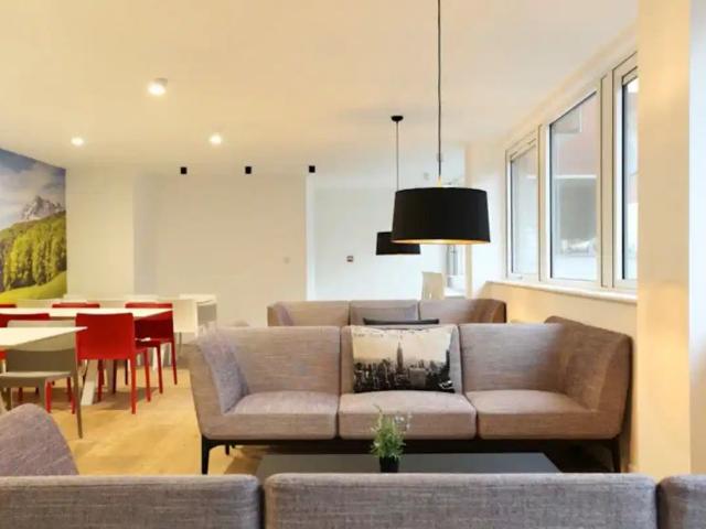 Top Floor Deluxe Studio